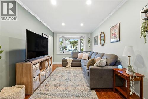 547 Cochrane Road, Hamilton, ON - Indoor Photo Showing Living Room