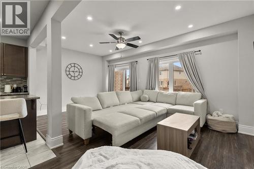 51 Sunset Way, Thorold, ON - Indoor Photo Showing Living Room