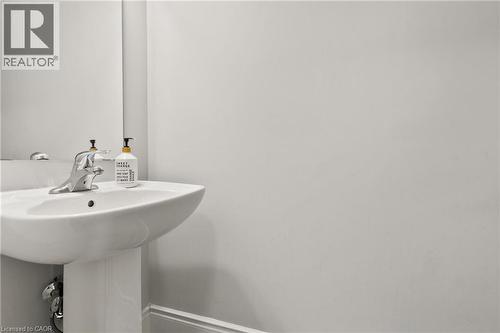 51 Sunset Way, Thorold, ON - Indoor Photo Showing Bathroom