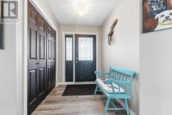 Spacious welcoming frontentrance - 