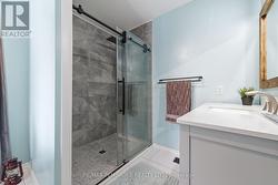 Generous size shower in ensuite - 