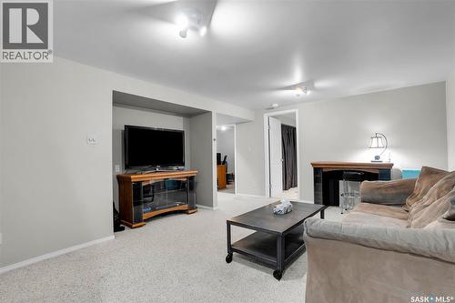 258 Assiniboine Drive, Saskatoon, SK - Indoor Photo Showing Living Room