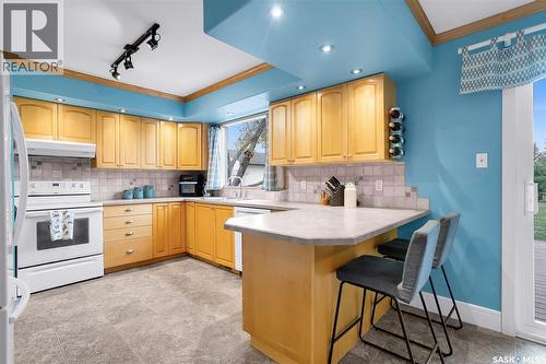 258 Assiniboine Drive, Saskatoon, SK - Indoor Photo Showing Kitchen With Double Sink