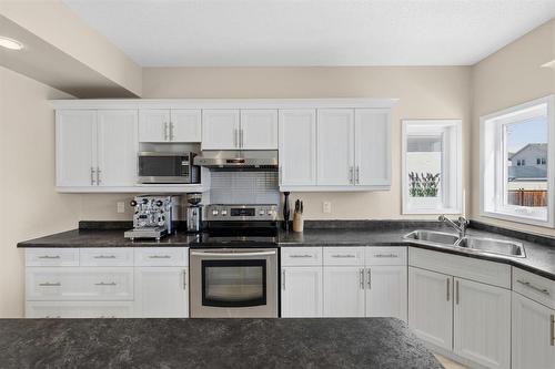 83 Brookfield Crescent, Winnipeg, MB - Indoor Photo Showing Kitchen With Double Sink