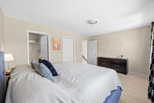 83 Brookfield Crescent, Winnipeg, MB - Indoor Photo Showing Bedroom