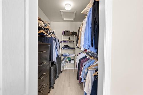 83 Brookfield Crescent, Winnipeg, MB - Indoor With Storage