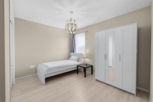 83 Brookfield Crescent, Winnipeg, MB - Indoor Photo Showing Bedroom