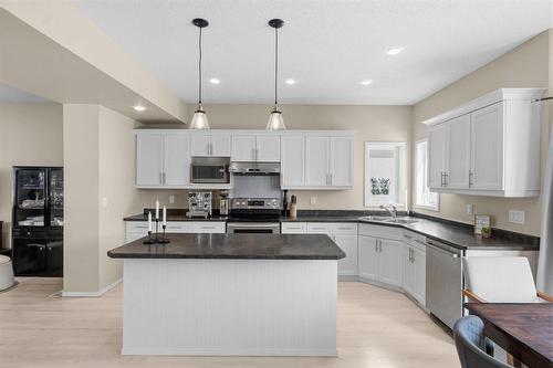 83 Brookfield Crescent, Winnipeg, MB - Indoor Photo Showing Kitchen With Stainless Steel Kitchen With Upgraded Kitchen
