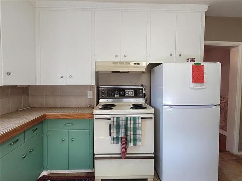 667 Countess Avenue E, Portage La Prairie, MB - Indoor Photo Showing Kitchen