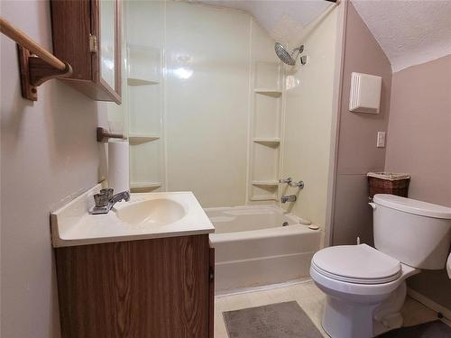 667 Countess Avenue E, Portage La Prairie, MB - Indoor Photo Showing Bathroom