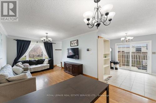 57 Elora Drive, Hamilton, ON - Indoor Photo Showing Living Room
