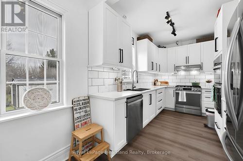 100 Arthur Street, Goderich (Goderich (Town)), ON - Indoor Photo Showing Kitchen With Upgraded Kitchen