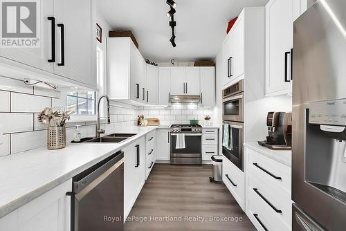 100 Arthur Street, Goderich (Goderich (Town)), ON - Indoor Photo Showing Kitchen With Double Sink With Upgraded Kitchen
