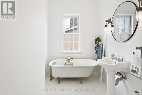 100 Arthur Street, Goderich (Goderich (Town)), ON - Indoor Photo Showing Bathroom