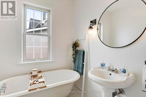 100 Arthur Street, Goderich (Goderich (Town)), ON - Indoor Photo Showing Bathroom