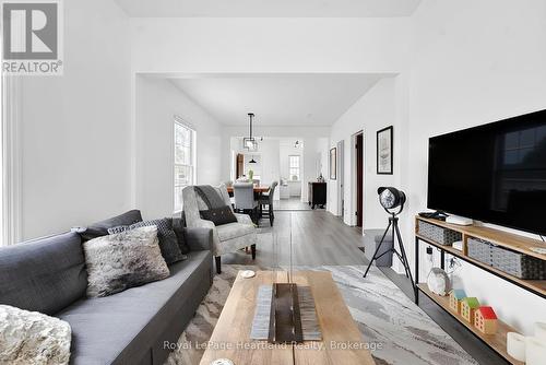 100 Arthur Street, Goderich (Goderich (Town)), ON - Indoor Photo Showing Living Room