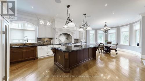 9 Fifeshire Road, Toronto, ON - Indoor Photo Showing Kitchen With Upgraded Kitchen