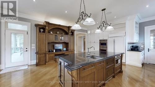 9 Fifeshire Road, Toronto, ON - Indoor Photo Showing Kitchen With Upgraded Kitchen