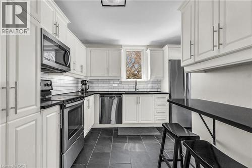 9 Dunbar Road S, Waterloo, ON - Indoor Photo Showing Kitchen With Upgraded Kitchen