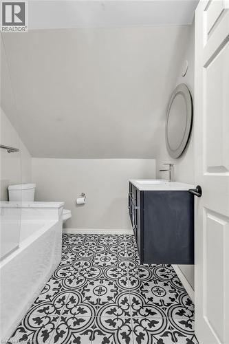 9 Dunbar Road S, Waterloo, ON - Indoor Photo Showing Bathroom