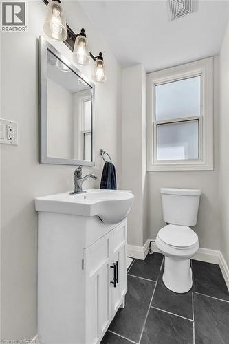 9 Dunbar Road S, Waterloo, ON - Indoor Photo Showing Bathroom