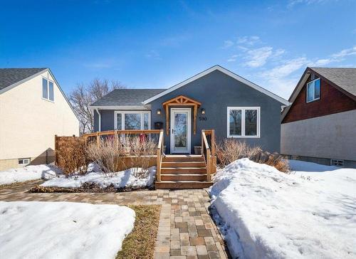 590 Oxford Street  Winnipeg, MB R3M 3J9