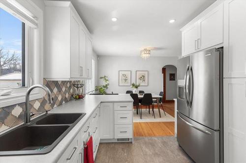 590 Oxford Street, Winnipeg, MB - Indoor Photo Showing Kitchen With Double Sink