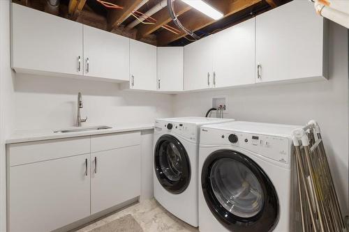 590 Oxford Street, Winnipeg, MB - Indoor Photo Showing Laundry Room