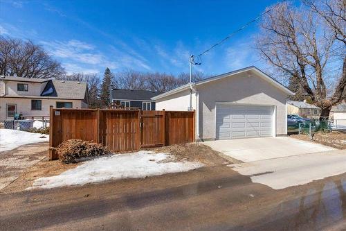 590 Oxford Street, Winnipeg, MB - Outdoor