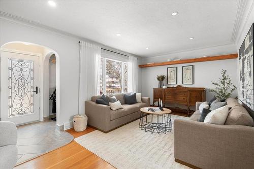 590 Oxford Street, Winnipeg, MB - Indoor Photo Showing Living Room
