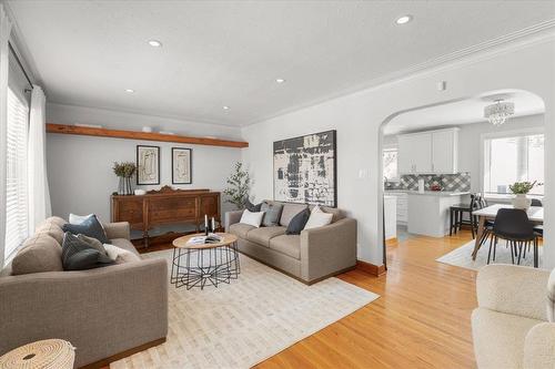 590 Oxford Street, Winnipeg, MB - Indoor Photo Showing Living Room