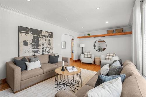 590 Oxford Street, Winnipeg, MB - Indoor Photo Showing Living Room