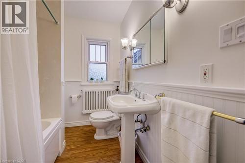 upstairs 4 pc bath - 55 Aberdeen Road S, Cambridge, ON - Indoor Photo Showing Bathroom