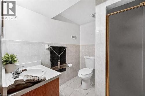 11 Pinard Street, Hamilton, ON - Indoor Photo Showing Bathroom