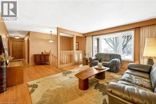 11 Pinard Street, Hamilton, ON - Indoor Photo Showing Living Room