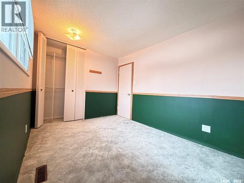 33 Willowview Street, Regina, SK - Indoor Photo Showing Bedroom