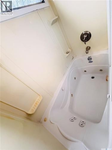 33 Willowview Street, Regina, SK - Indoor Photo Showing Laundry Room