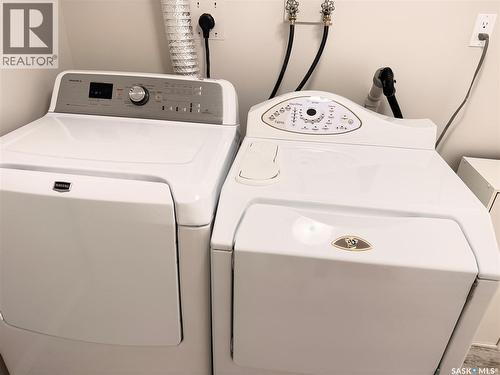 33 Willowview Street, Regina, SK - Indoor Photo Showing Laundry Room