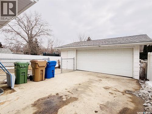 33 Willowview Street, Regina, SK - Outdoor With Exterior
