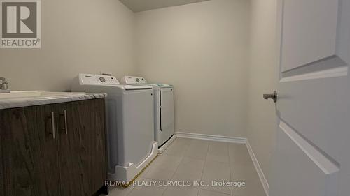 10 Molnar Crescent, Brant, ON - Indoor Photo Showing Laundry Room