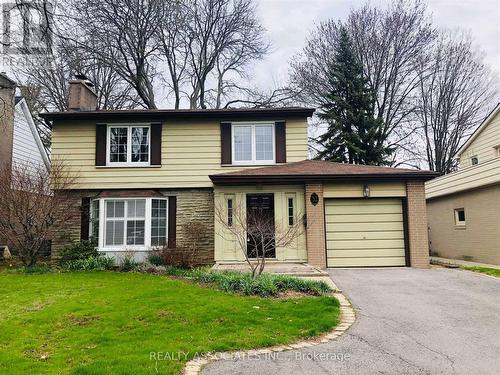 32 ALMOND AVENUE  Markham, ON L3T 1L1