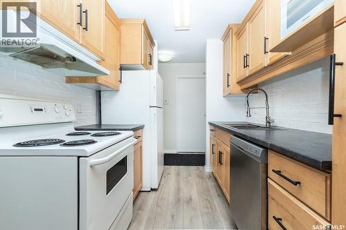 231 310 Stillwater Drive, Saskatoon, SK - Indoor Photo Showing Kitchen