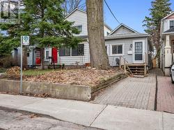 23 KENWORTHY AVENUE Toronto, ON M1L 3B1