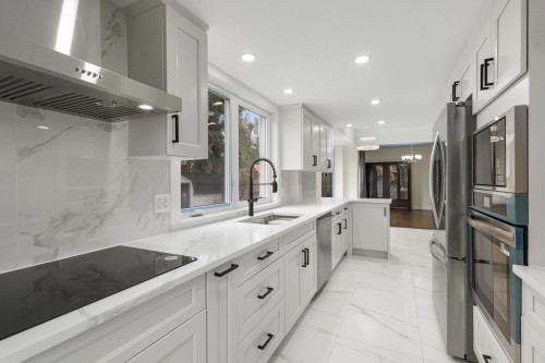 Kitchen - 266 Av. Glengarry, Mont-Royal, QC - Indoor Photo Showing Kitchen With Upgraded Kitchen