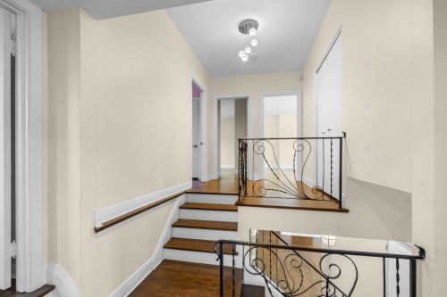 Mezzanine - 266 Av. Glengarry, Mont-Royal, QC - Indoor Photo Showing Other Room