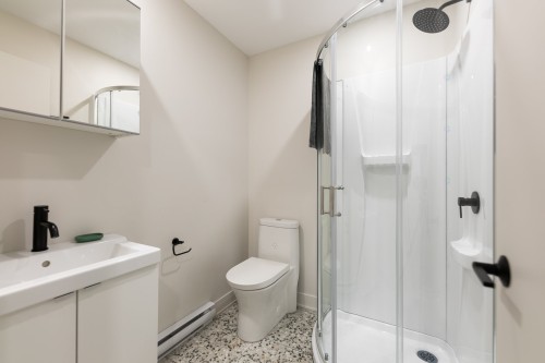 Bathroom - 6-3476 Rue St-Dominique, Montréal (Le Plateau-Mont-Royal), QC - Indoor Photo Showing Bathroom