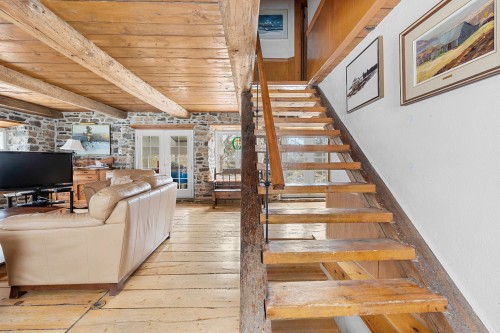 Escalier - 8 Rue Des Sarcelles, Beaupré, QC - Indoor Photo Showing Other Room