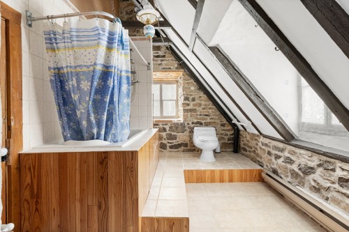 Salle de bains - 8 Rue Des Sarcelles, Beaupré, QC - Indoor Photo Showing Other Room