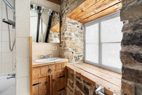 Salle de bains - 8 Rue Des Sarcelles, Beaupré, QC - Indoor Photo Showing Bathroom