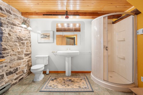Salle de bains - 8 Rue Des Sarcelles, Beaupré, QC - Indoor Photo Showing Bathroom